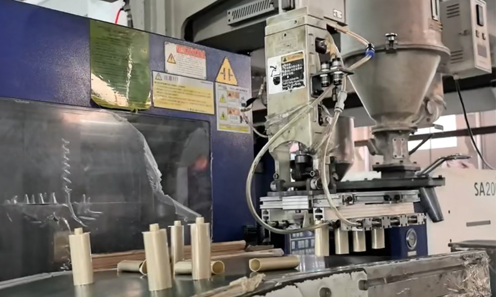 Injection-molded vacuum bottle