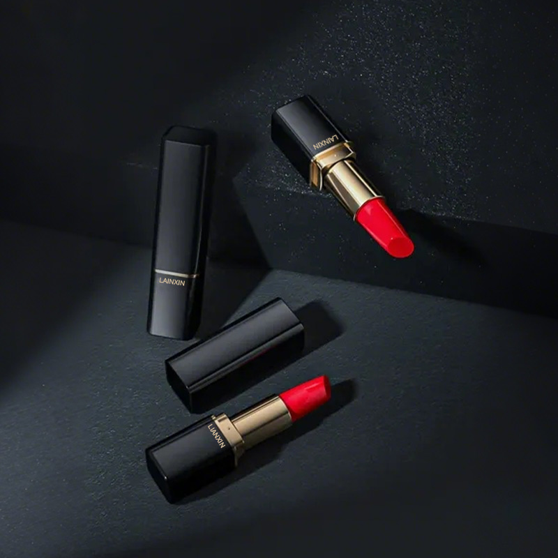 Custom Lipstick Tube Packaging: Guide to Sizes & MOQ 3 black square lipstick tube with gold inner mechanism and red lipstick bullet