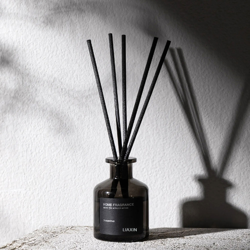 LIAXIN luxury black glass reed diffuser bottles with sticks