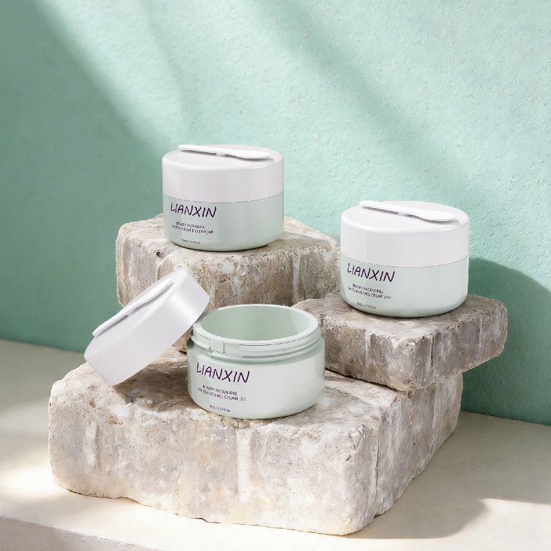 100g plastic cosmetic jar with spatula spoon for skincare packaging