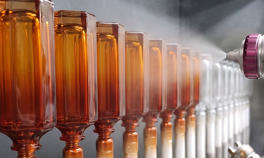 Custom perfume bottle spraying
